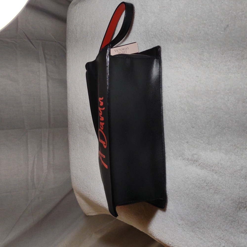 NWT Victoria's Secret Travel / Make-up Bag - Black & Red w/Wrist Strap - Picture 4 of 12